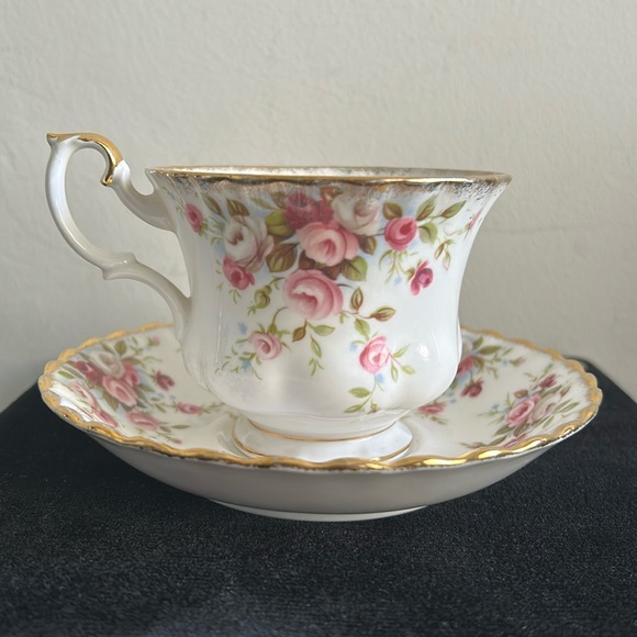Royal Albert Other - Royal Albert, Bone China Cottage Garden Vintage Tea Cup Set